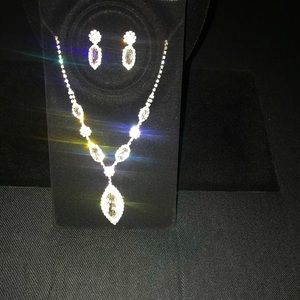 Silver and rhinestone necklace set!